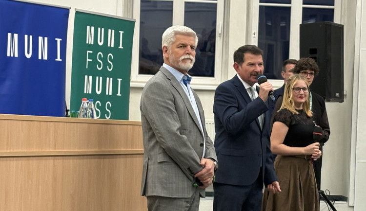 VIDEO: Studenti v Brně vyzpovídali prezidenta Pavla. Ptali se na Babiše i hospody