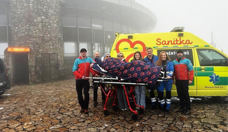 Sanitka splněných snů vyrazila na Ještěd. Plnit přání pomáhali i horští záchranáři