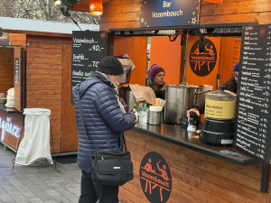 Punč, langoš a dobrý skutek. Na Svoboďáku a Moraváku mají stánky i neziskovky