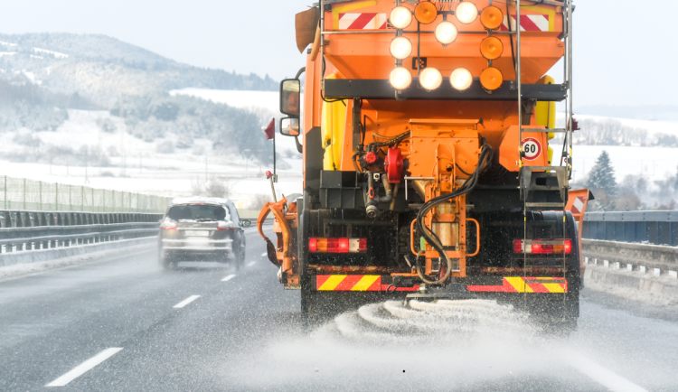 ON-LINE MAPY: Kdy naposledy projel sypač a v jakém stavu je aktuálně trasa, kterou chci jet?