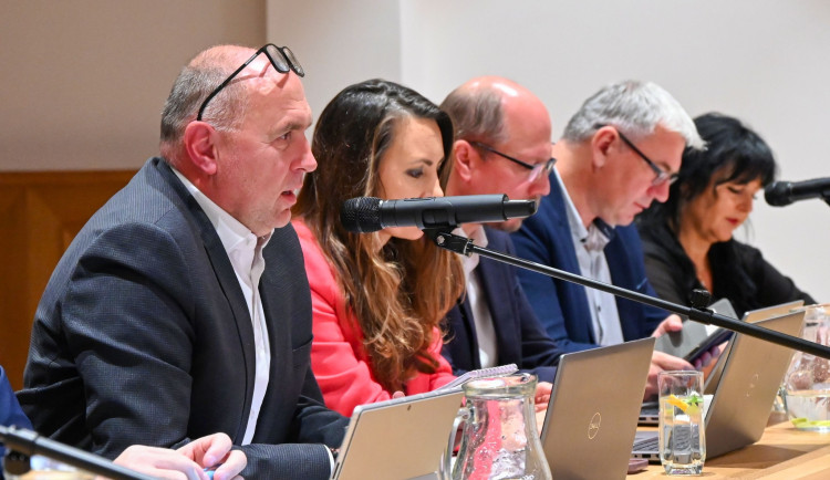 Kraj plánuje přebytkový rozpočet. Peníze použije na splacení úvěru