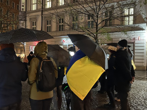 Lidé v Brně vystoupili proti americkému plánu pro Ukrajinu. Připomíná to Mnichov, znělo