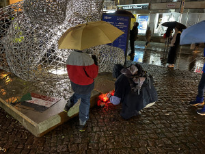 Lidé v Brně vystoupili proti americkému plánu pro Ukrajinu. Připomíná to Mnichov, znělo