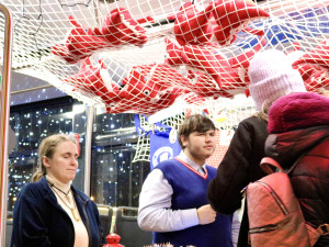 FOTO: Vánoční šalina znovu projíždí brněnskými ulicemi, zaveze vás až na nádraží