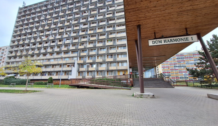 Opravu domu se 403 byty pro seniory v Hradci Králové by měly udělat Marhold a Stako