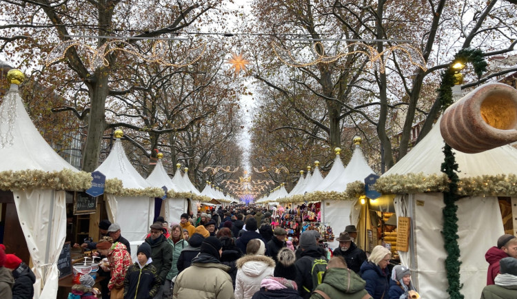 Liberecký kraj posílí o adventu spoje z Liberce na vánoční trhy v Drážďanech