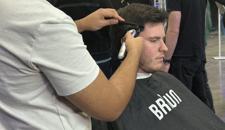 Herní víkend s přestávkou u barbera. Braun zve v Brně na střih, který nosí i Xnapy