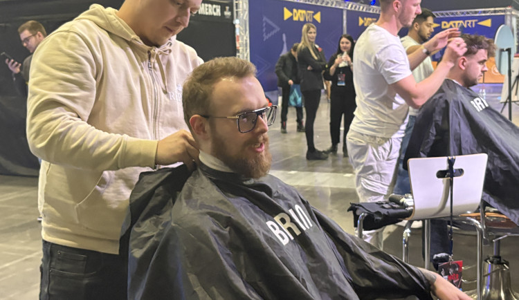 Herní víkend s přestávkou u barbera. Braun zve v Brně na střih, který nosí i Xnapy