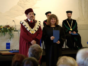 Krvácení do mozku upoutalo maminku tří dětí k lůžku, kolegové pro ni založili sbírku