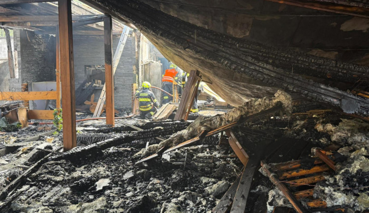 Policie zná příčinu požáru diskotéky na Bílém Kameni. Šlo o závadu na mrazícím zařízení