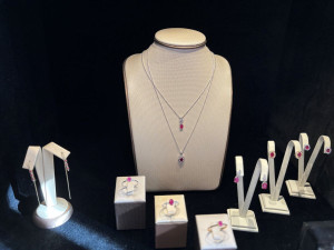 Výstava investičních drahokamů láká o adventu do Olomouce