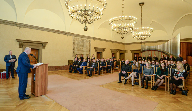 FOTO: Hrdinové, kteří žijí mezi námi. Na plzeňské radnici bylo oceněno 22 statečných