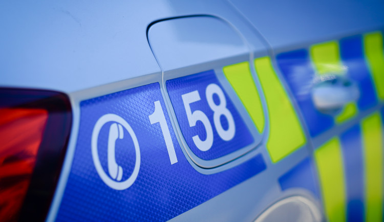 Na Břeclavsku se čelně střetlo osobní auto s nákladním, zranilo se několik lidí