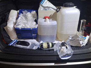 Pár z Ivančicka vyráběl a prodával pervitin. Doma schovával i samopaly a munici