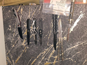 Pár z Ivančicka vyráběl a prodával pervitin. Doma schovával i samopaly a munici