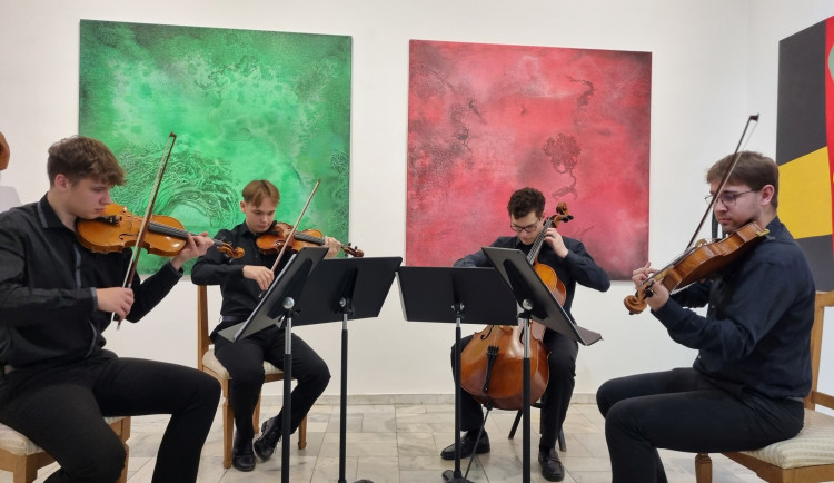 Titulní foto (4) (1)