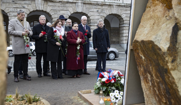 Lidé si připomněli střelbu na UK, škola chce dál posilovat bezpečnost