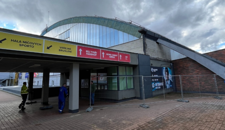 Sněžení opět zavřelo Svijanskou arénu, část veřejného bruslení je zrušena