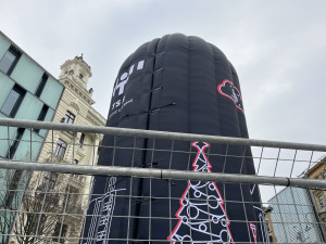 FOTO: V Brně navlékli orloj do ochrany, aby ho nezničily silvestrovské rachejtle