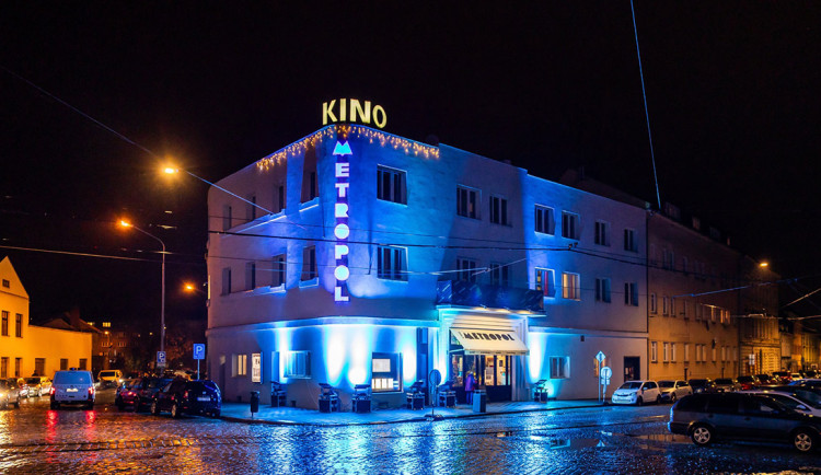 Podpůrné sloupy v kinosálu. Střecha Metropolu v Olomouci dostává statické zajištění