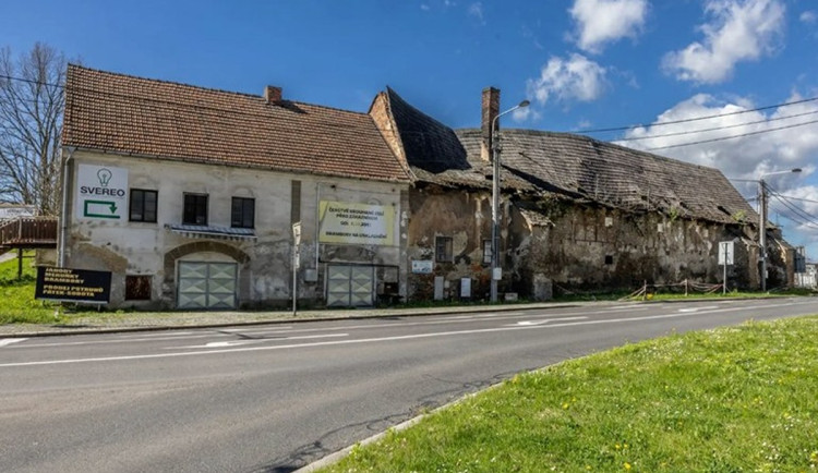 Zchátralá památka dostane novou šanci. Ostrava plánuje obnovu svinovské sýpky