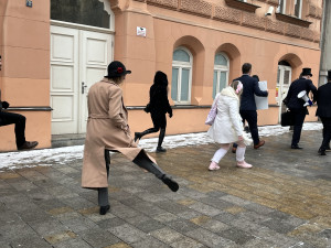 VIDEO: Švihlým krokem napříč Brnem. Centrum města rozhýbal bláznivý pochod