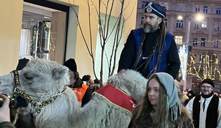 Tři králové dorazili do Brna. Průvod se letos obešel bez začerněného Baltazara