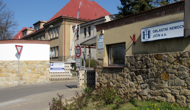 Mladí zdravotníci mohou v Jičíně získat stipendium až osmdesát tisíc pro začátek kariéry