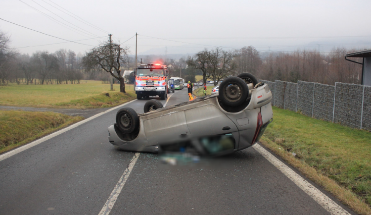 Policie hledá svědky vážné nehody v Kozlovicích. Neznámé auto z místa ujelo