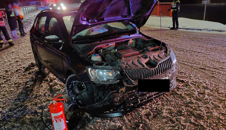 Hasiči řešili během pondělí a noci na úterý devět dopravních nehod