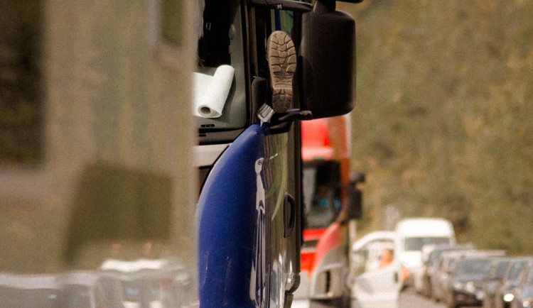 Hluk ze silnice muži z Brna znepříjemňoval život. Po deseti letech vysoudil 150 tisíc