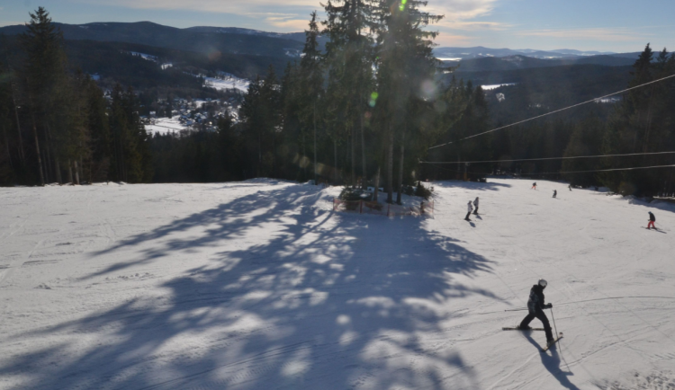 Šumavský Špičák i sjezdovky v Železné Rudě mají výborné podmínky pro lyžování