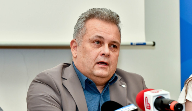 Ředitel Nemocnice Na Františku Erhart kvůli obviněním rezignoval na funkci