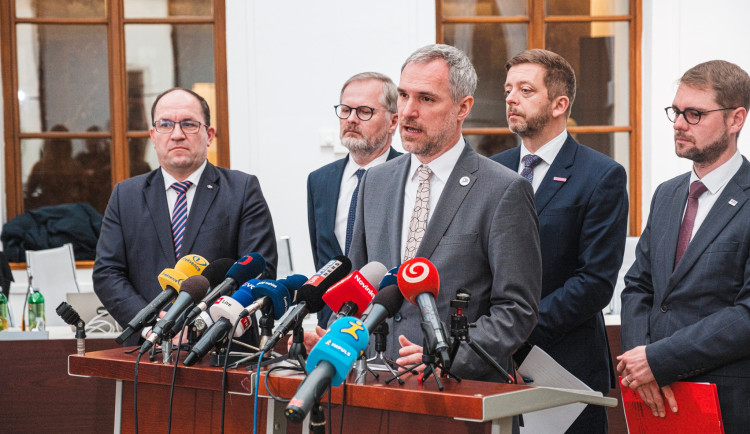 Předsedou Pirátů nadále zůstává Hřib, ve volbě v Prachaticích porazil Witosze