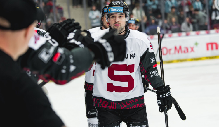 Sparta otočila v Karlových Varech zápas ze stavu 0:3, nájezdy rozhodl Shore