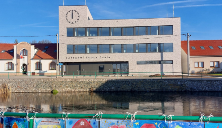 Děti z Čebína nemusí dojíždět, v novém pavilonu bude druhý stupeň základní