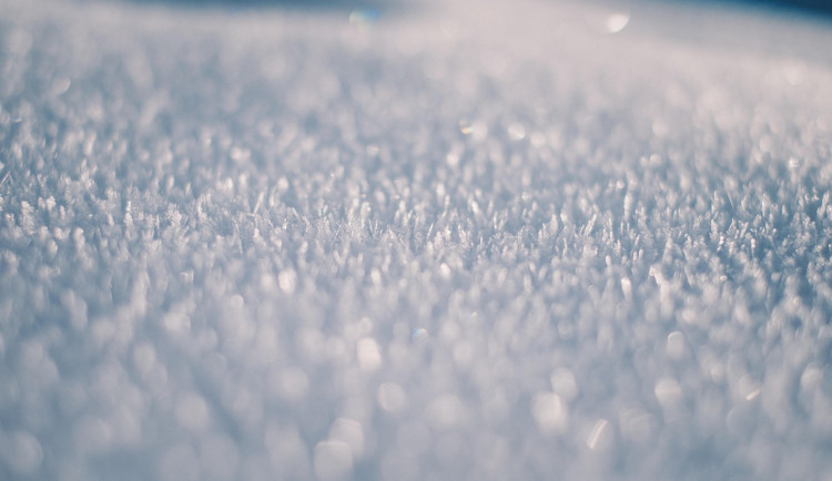 Muž se utopil v lomu na Brněnsku. Chtěl podplavat led