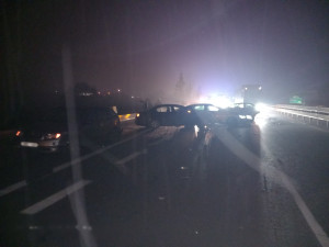 Namrzající mrholení ochromilo dopravu na jižní Moravě, záchranné složky řeší desítky nehod