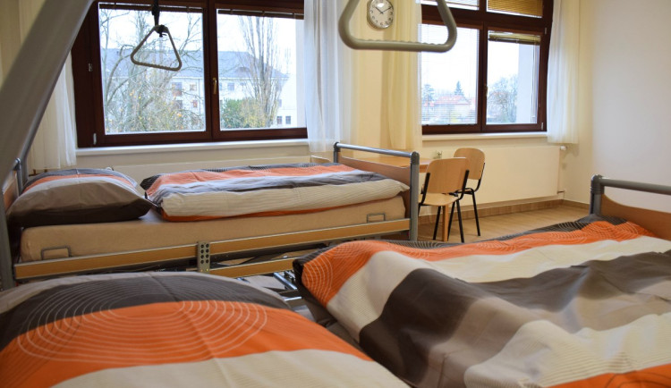 Praha má 2000 lůžek v domovech se zvláštním režimem, potřebuje další stovky