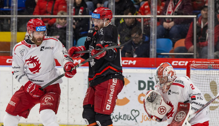 Oceláři vyšli v Hradci naprázdno, domácí brankář vychytal nulu