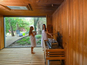 Wellness park Lužánky otevírá novou medovo-ohňovou saunu