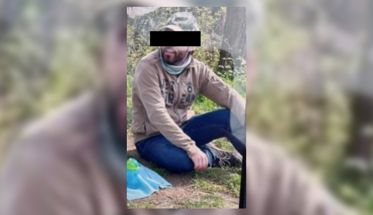 Muže, po kterém policisté pátrali tři dny, našli v lese mrtvého