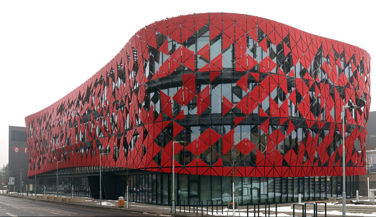 Stylová stavba pro budoucí zdravotníky v Olomouci je hotová. Názory na design se různí