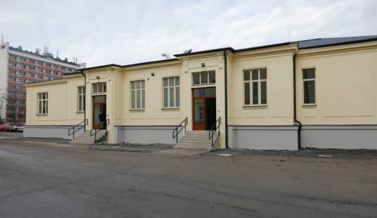 Mendelovo gymnázium v Opavě má opravenou tělocvičnu za více než 26 milionů korun