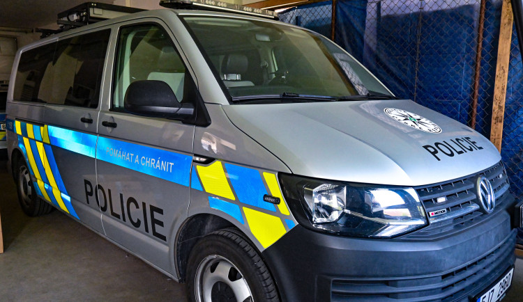 Bez řidiče, přesto v pohybu. Auta se sama rozjela v Lukách, Humpolci i u Trnavy