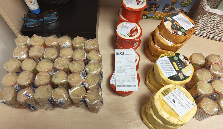 Sýrová krádež v Prostějově. Bylo to kvůli sázce, řekl mladík strážníkům