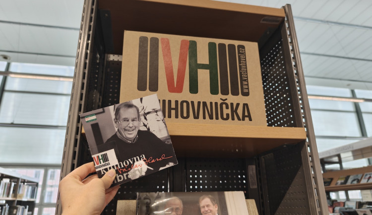 Knihovna v Liberci má jako první veřejná Knihovničku Václava Havla
