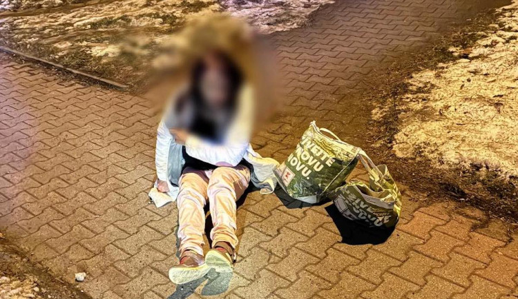 Opilou ženu vykázali z ubytovny, už měsíce tam nebydlí. Skončila na záchytce