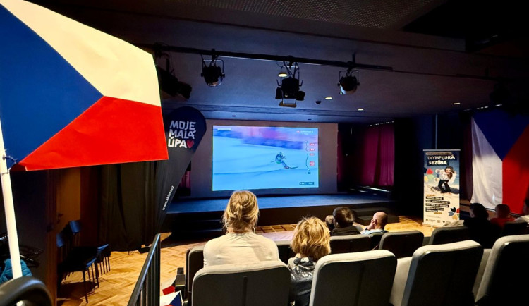 Zimní hry spojují, v Malé Úpě fanoušci fandí společně u přímých přenosů