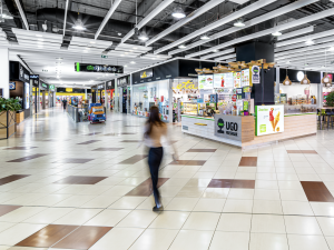 Od ranní kávy po nový kabát. V NC Královo Pole zvládnete víc, než čekáte
